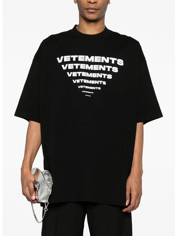 T-SHIRT PYRAMID LOGO, BLACK, large