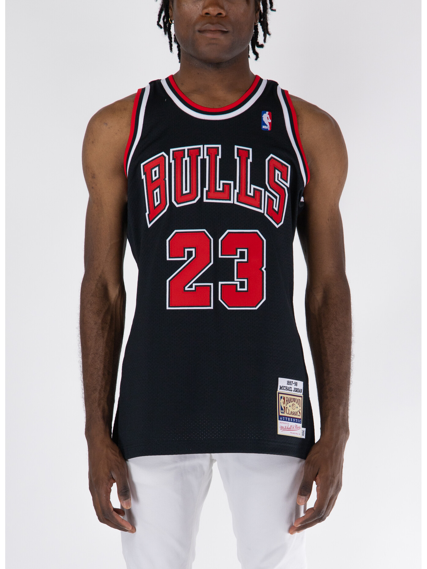 MITCHELL NESS. CANOTTA AUTHENTIC JERSEY 97 98 MICHAEL JORDAN Bianco Nero Rosso Uomo Selecteur
