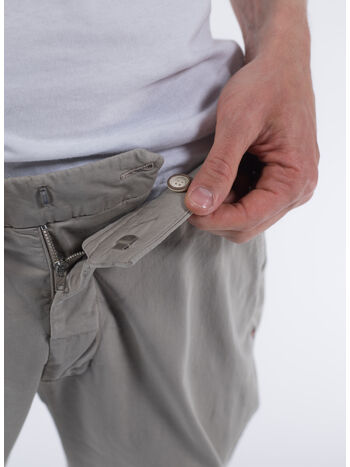PANTALONE CON TASCHE AMERICANE CHINO, 3008 DESERT SAGE, small